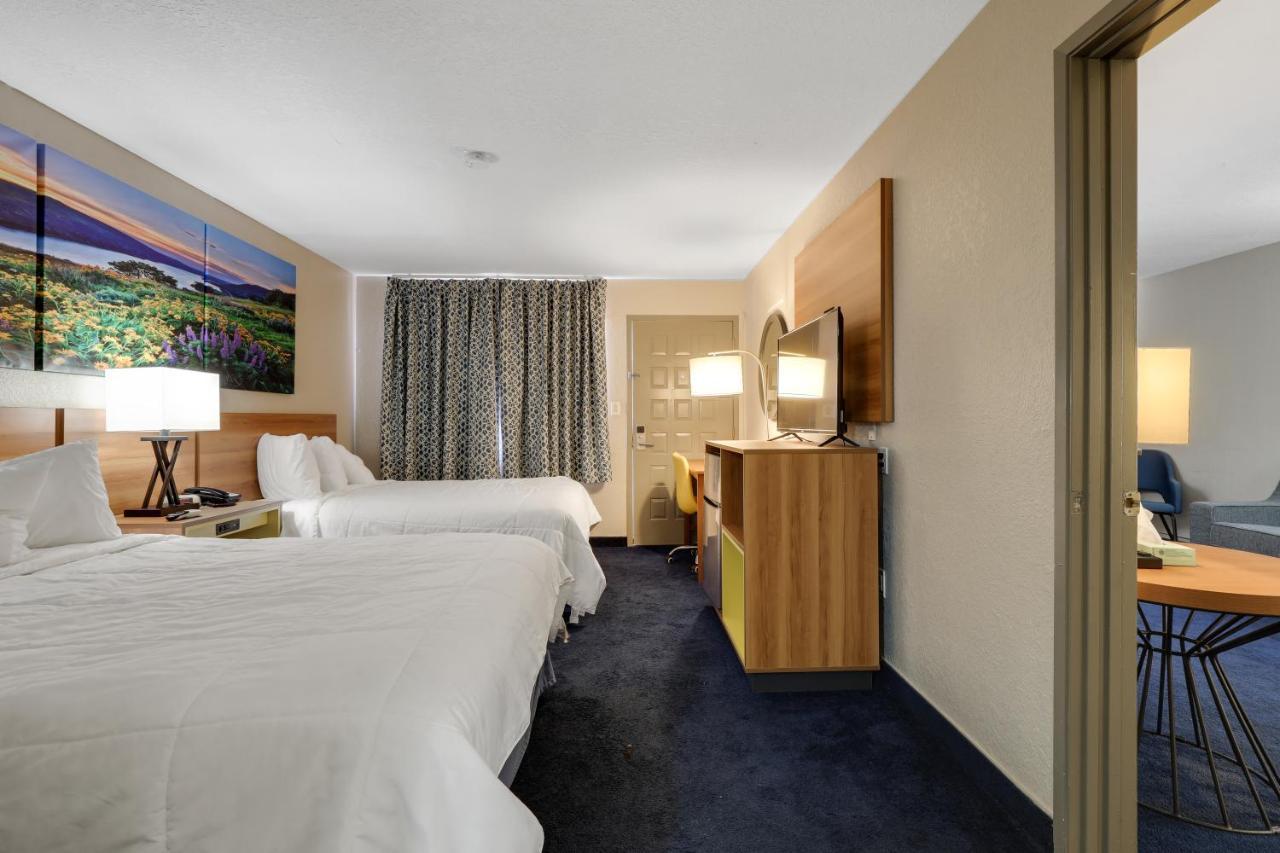 Hotel Days & By Wyndham